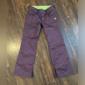 DC Women’s snowboard pants. Size 2/4 SMALL